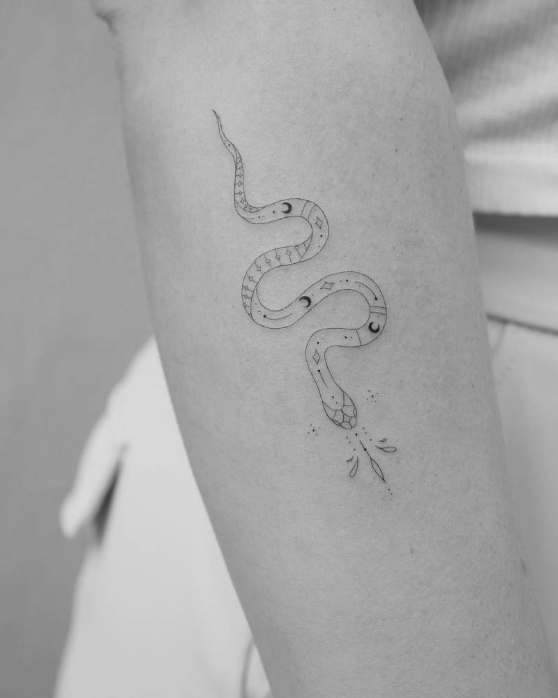 Fine Line Snake Tattoo On The Forearm 1000_x_800_jpg