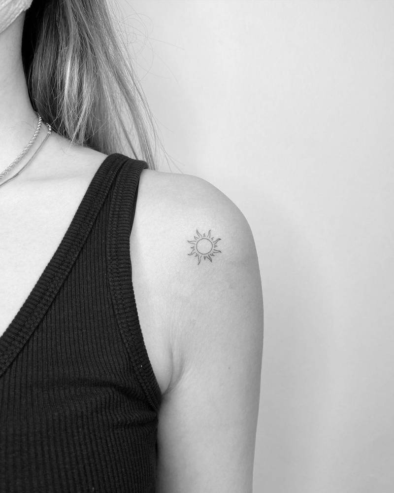 Minimalist Sun Tattoo On The Shoulder. 1000_x_800_jpg
