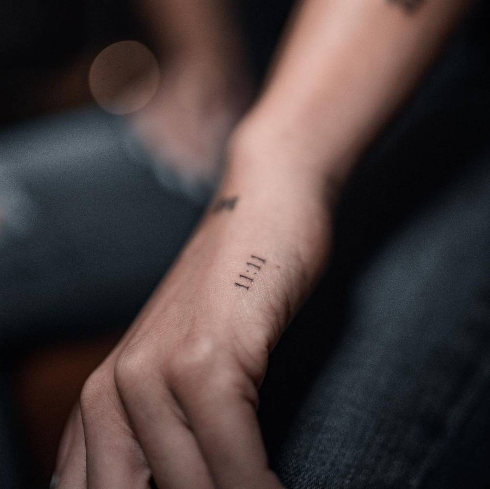 11:11" Lettering Tattoo On The Hand. 999_x_1000_jpg