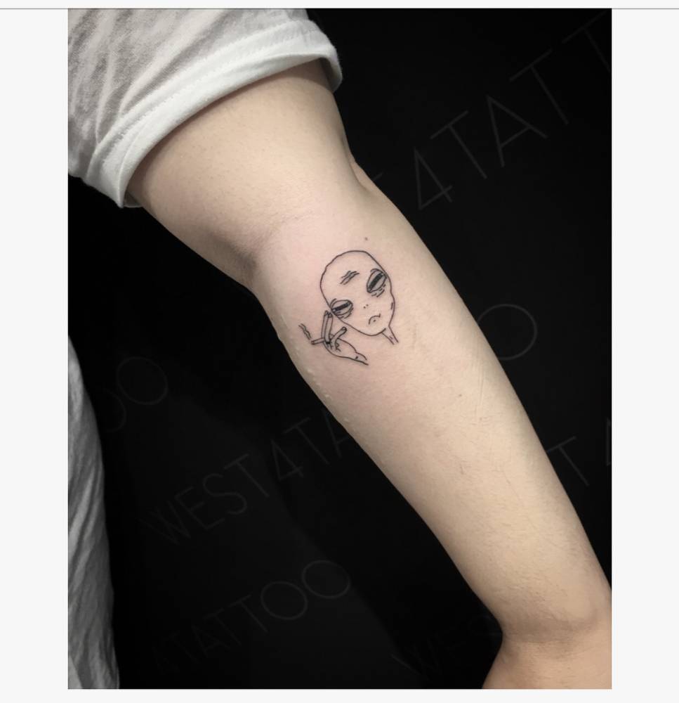 Alien Head Tattoo On The Left Forearm. 1000_x_967_jpg