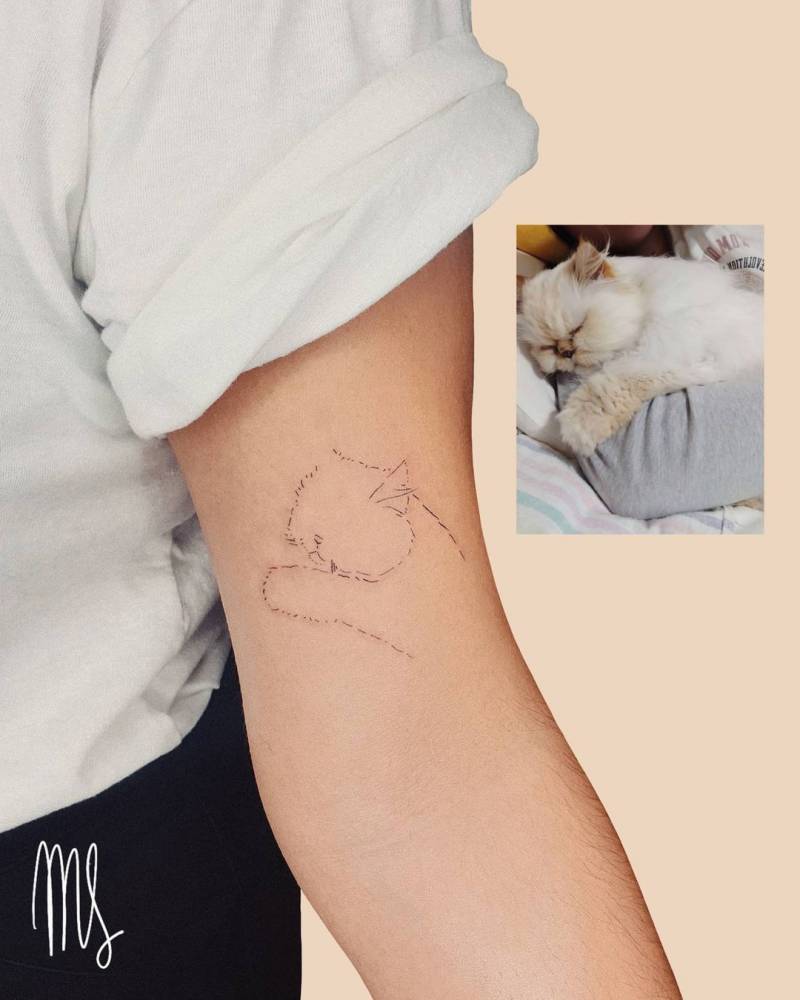 Minimalist Cat Tattoo On The Bicep. 1000_x_800_jpg
