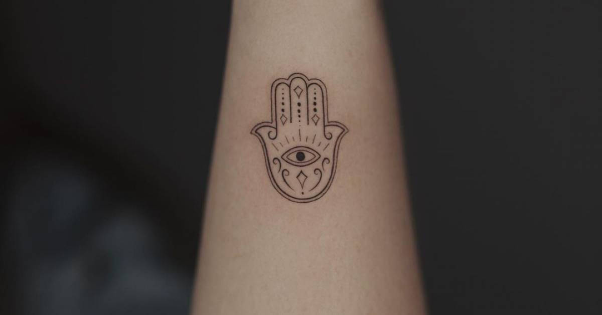 Fine Line Hamsa Tattoo On The Wrist. 628_x_1200_jpg