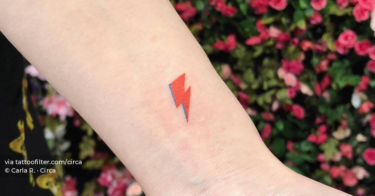 Minmalist Bowie's Lightning Bolt Tattoo On The Wrist. 628_x_1200_jpg