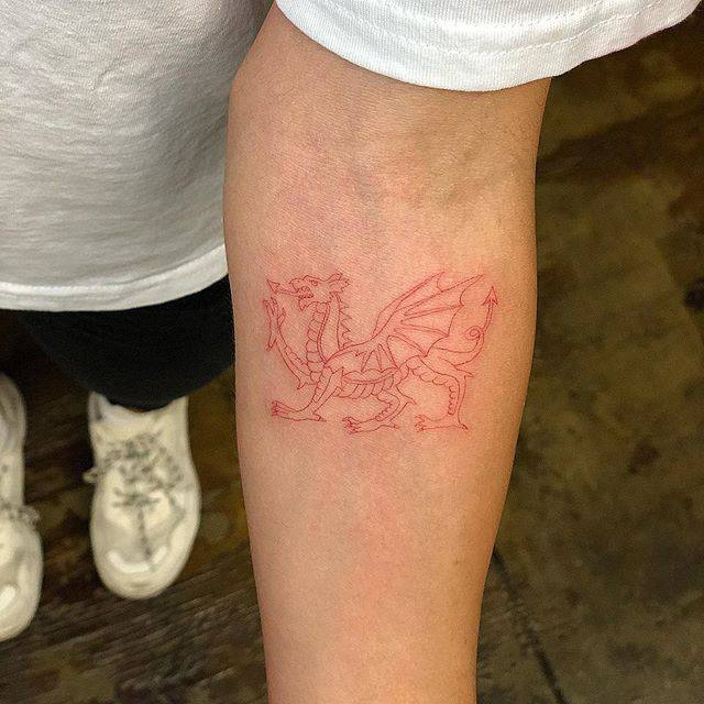 20+ Tatuajes De Tinta Roja Que Emanan Sofisticación 640_x_640_jpg