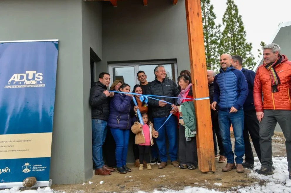 Entrega de viviendas: “Tenemos que cuidar nuestra forma de vivir, con el modelo neuquino”