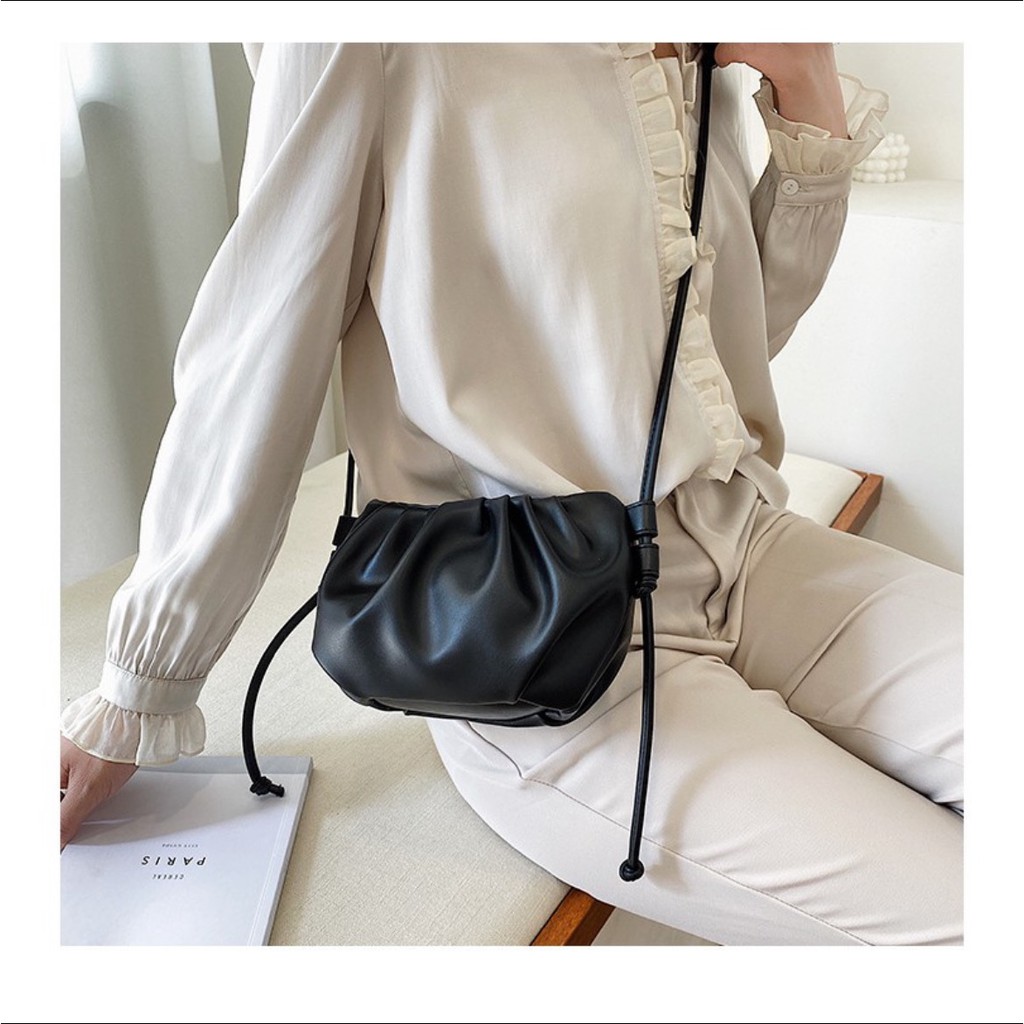 Harga Tas Setengah Lingkaran Import Terbaru Oktober 2021 | BigGo Indonesia