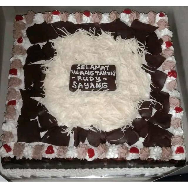 Kue Ulang Tahun Black Forest Ukuran Loyang 25 Topping Keju Coklat | Shopee  Indonesia