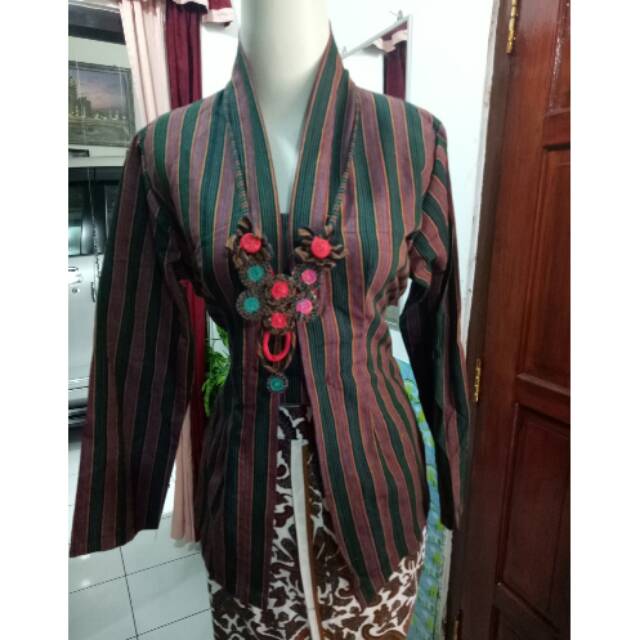 30+ Model Baju Kebaya Lurik Modern - Fashion Modern dan ...