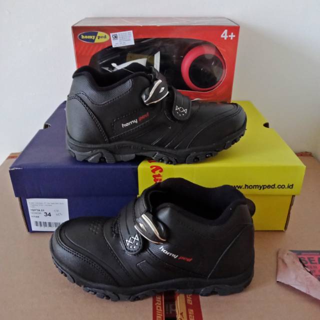 Sepatu Sekolah Anak Magnet Homyped Original YEFTA Berhadiah Mainan Motor  2019 | Shopee Indonesia