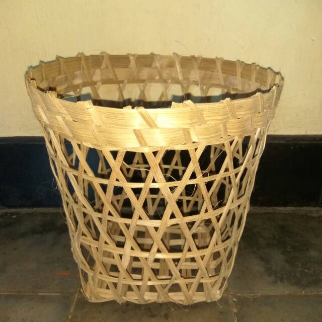 Keranjang bambu kerajinan bambu anyaman tempat bunga,hewan,oleh-oleh dll |  Shopee Indonesia