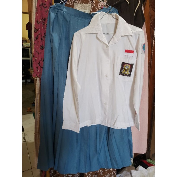 Jual Seragam abu SMA putri panjang bekas/second/preloved good condition  Indonesia|Shopee Indonesia