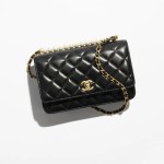 WALLET ON CHAIN Shiny Lambskin, Imitation Pearls & Gold-Tone Metal Black