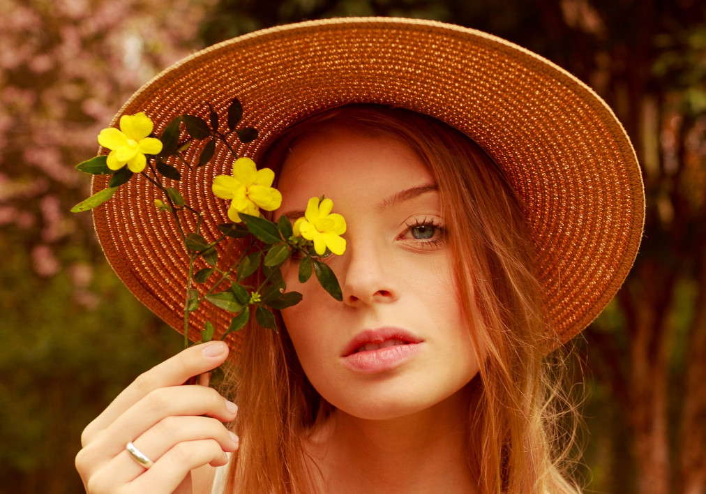 What is Eye Level Shot with Examples — Clideo