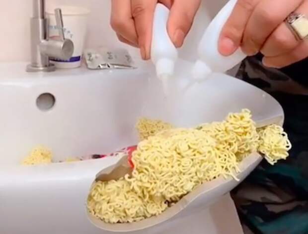 Как починить раковину «Дошираком»: шокирующий способ ремонта сантехники