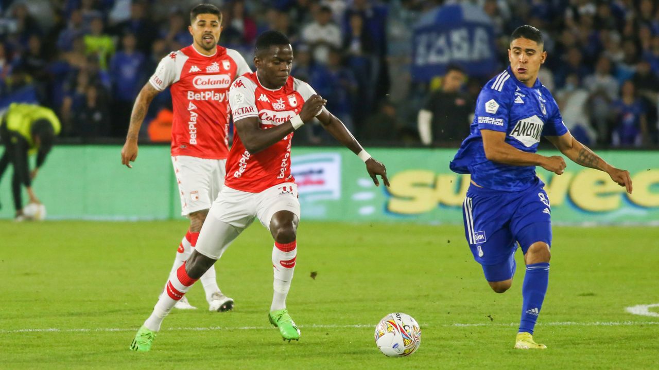 Suspenden partido de fútbol en Colombia luego de que hincha agrediera a jugador