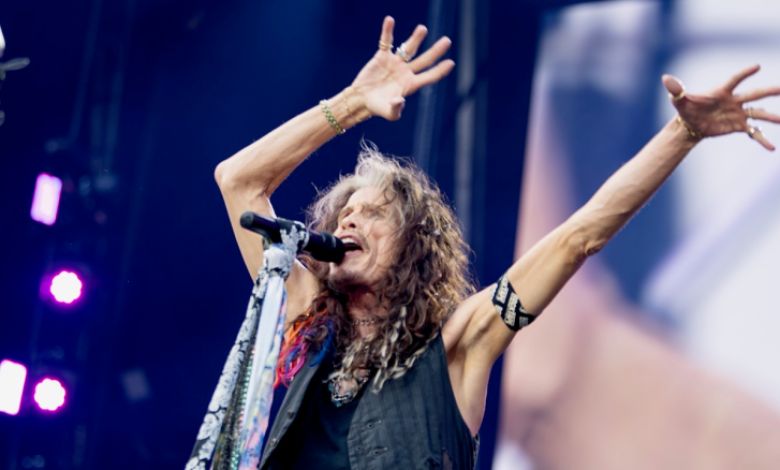 Bisakah kita berbicara tentang seberapa hebat Steven Tyler terdengar di konser perpisahan Black Sabbath? Bisakah kita berbicara tentang seberapa hebat Steven Tyler terdengar di konser perpisahan Black Sabbath?
