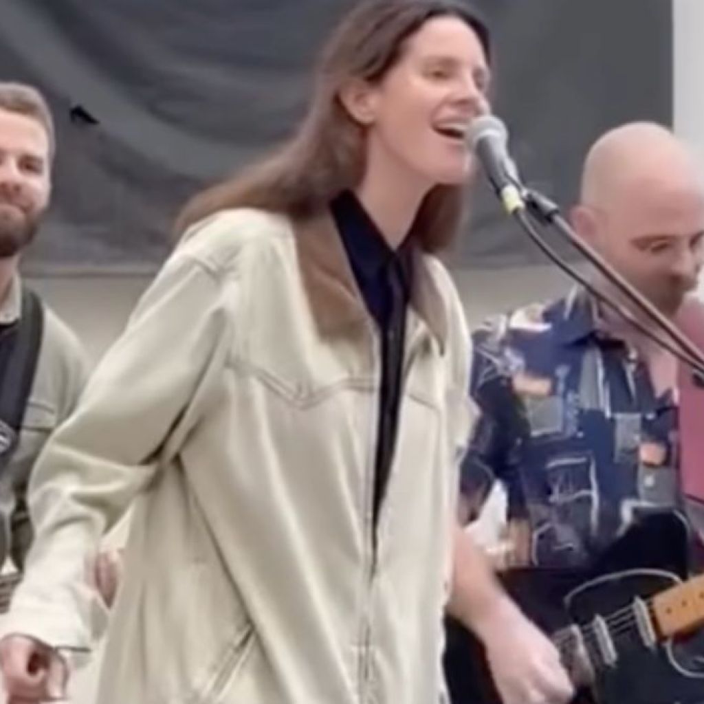 Lana Del Rey Joins Native Indie Rock Band in Santa Barbara For Impromptu Rendition of “West Coast”