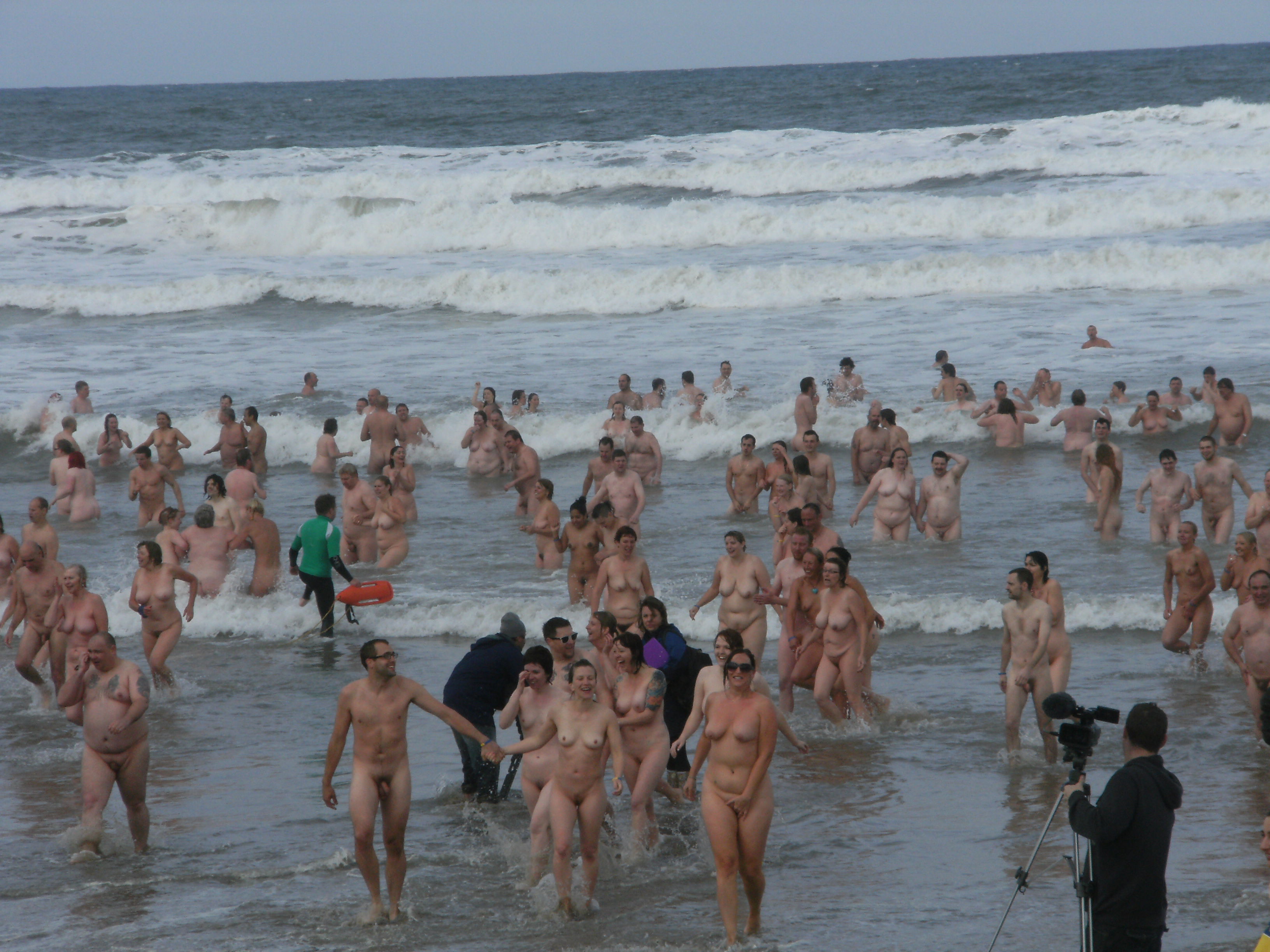 Patang ewu: nudist photos of the day 12-22-11