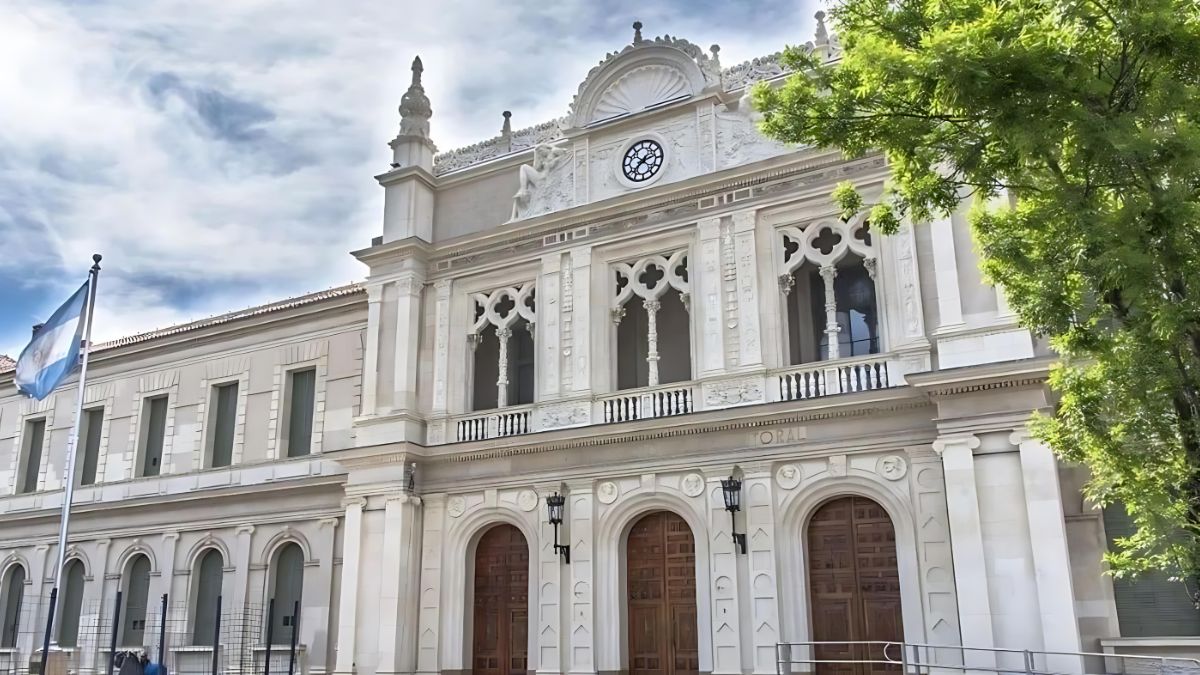 Auditorium de l'Université Nationale du Littoral, lieu où se déroulera la première journée de Decentralize 2024.