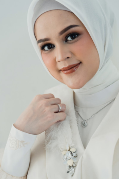 5 Tips Memakai Perhiasan Untuk Hijaber Agar Tampil Elegan Dan Berwibawa -  Womantalk