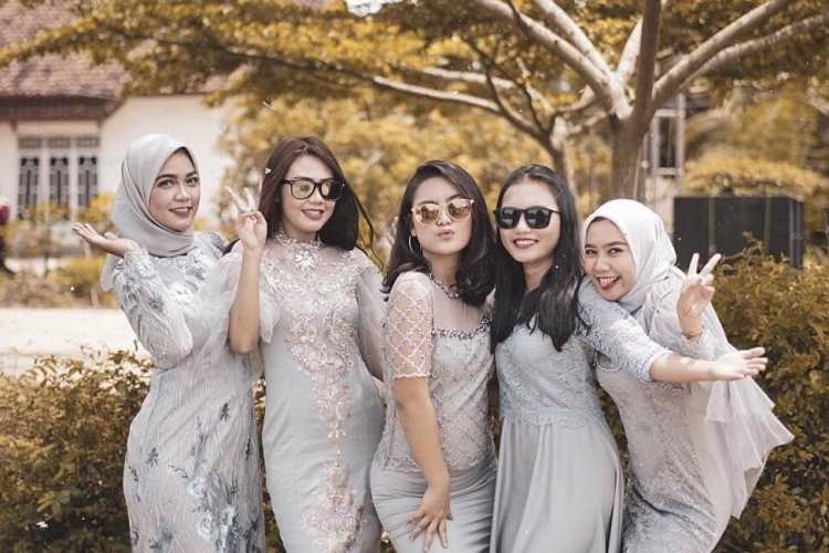 30 Model Baju  Pesta  Untuk Siang  Hari Fashion Modern dan 
