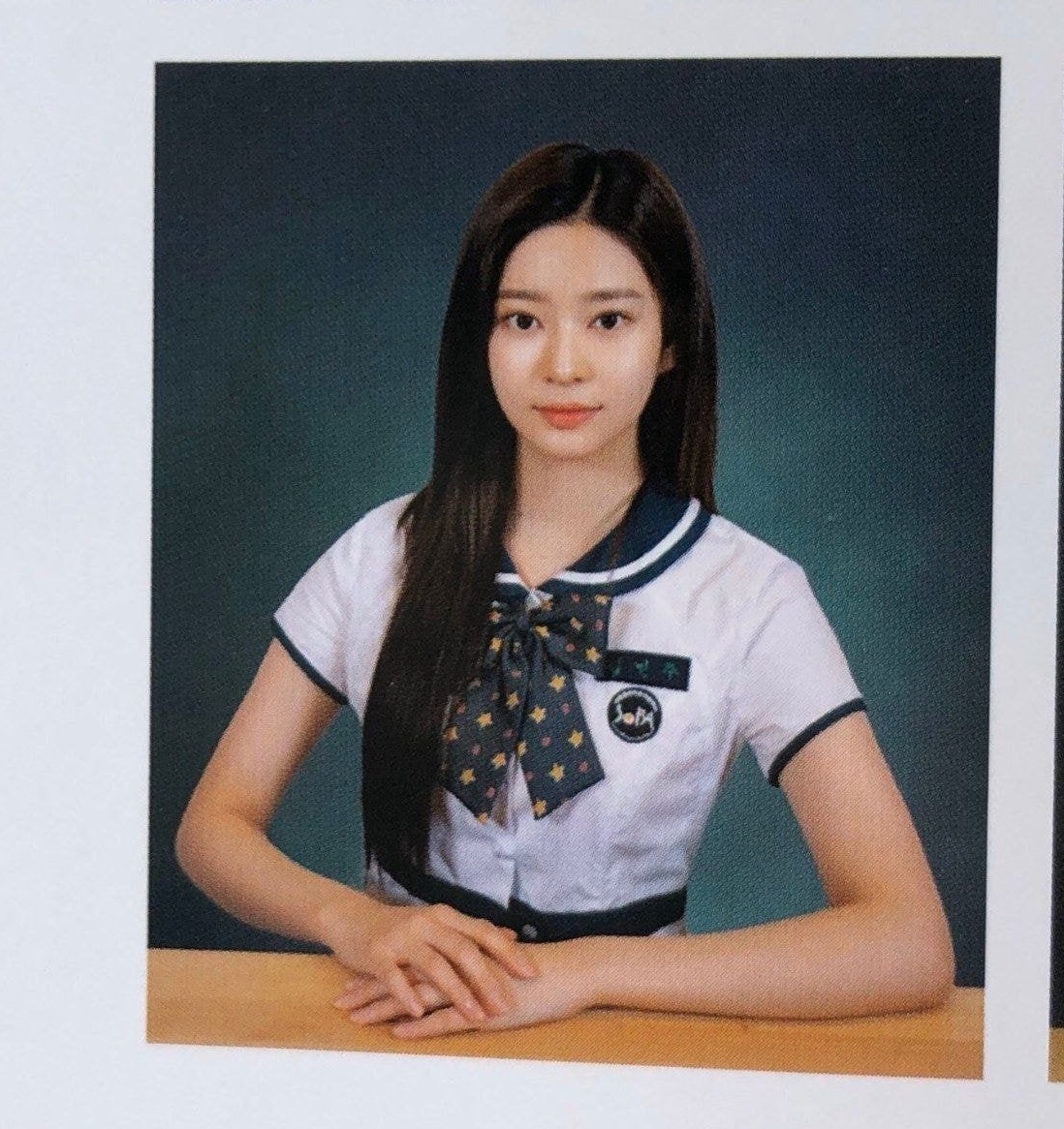 IZOneミンジュ、ソウル公芸高の卒アル写真公開 - デバク