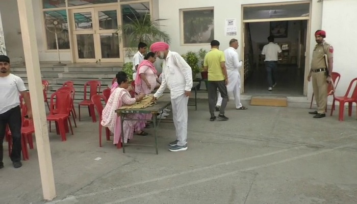 Ludhiana Western Situation: Evm harassing machine, voters not being wandering due to developed degradation