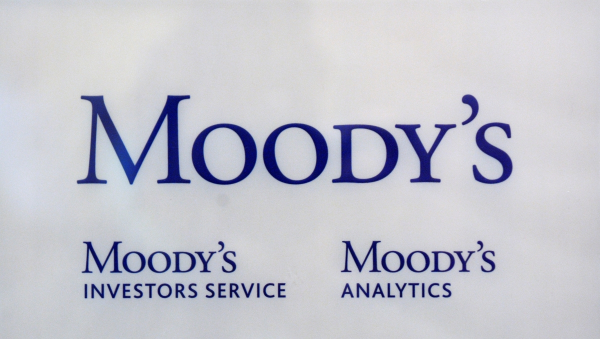Moody’s Raises U.S. Recession Risk to 49%