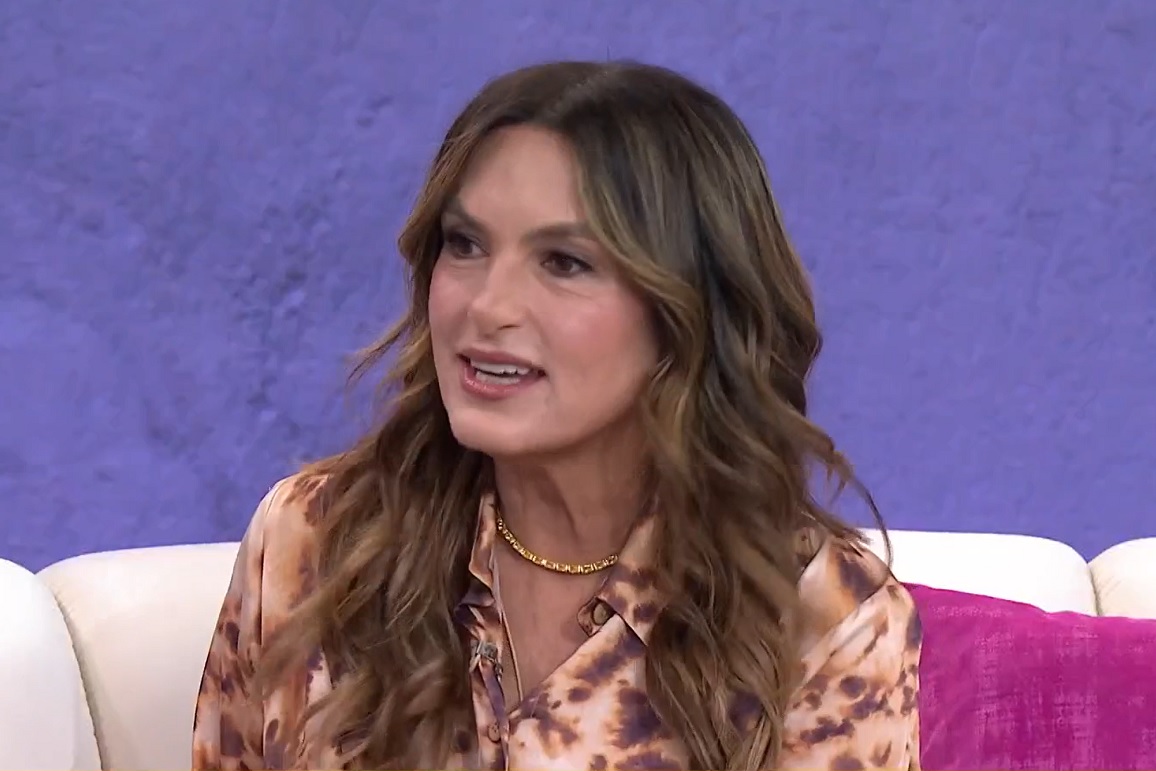 Mariska Hargitay reacts to Chris Meloni’s surprise “love you” line in ‘Law & Order: SVU’ premiere