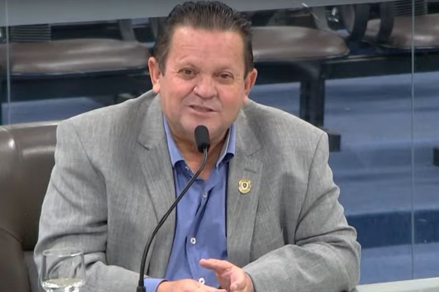 Projeto de Olímpio corrige distorções no 14° salário da Educação em Campina Projeto de Olímpio corrige distorções no 14° salário da Educação em Campina