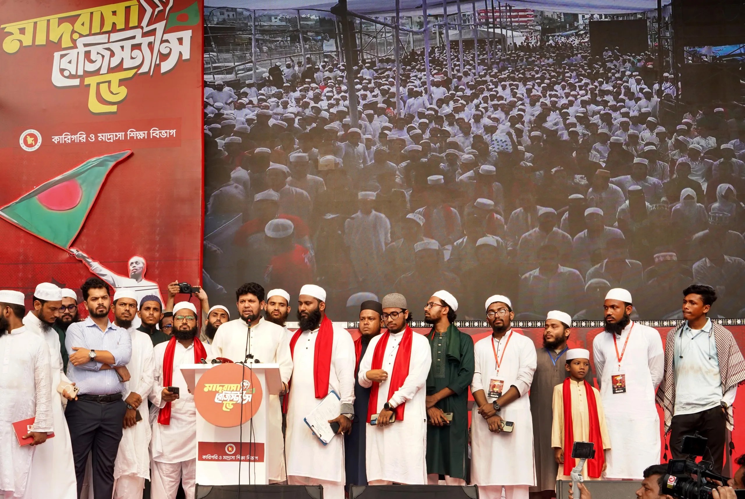 ফ্যাসিবাদের বিরুদ্ধে মাদ্রাসা শিক্ষার্থীদের আত্মত্যাগ স্মরণীয় হয়ে থাকবে: মাহফুজ আলম