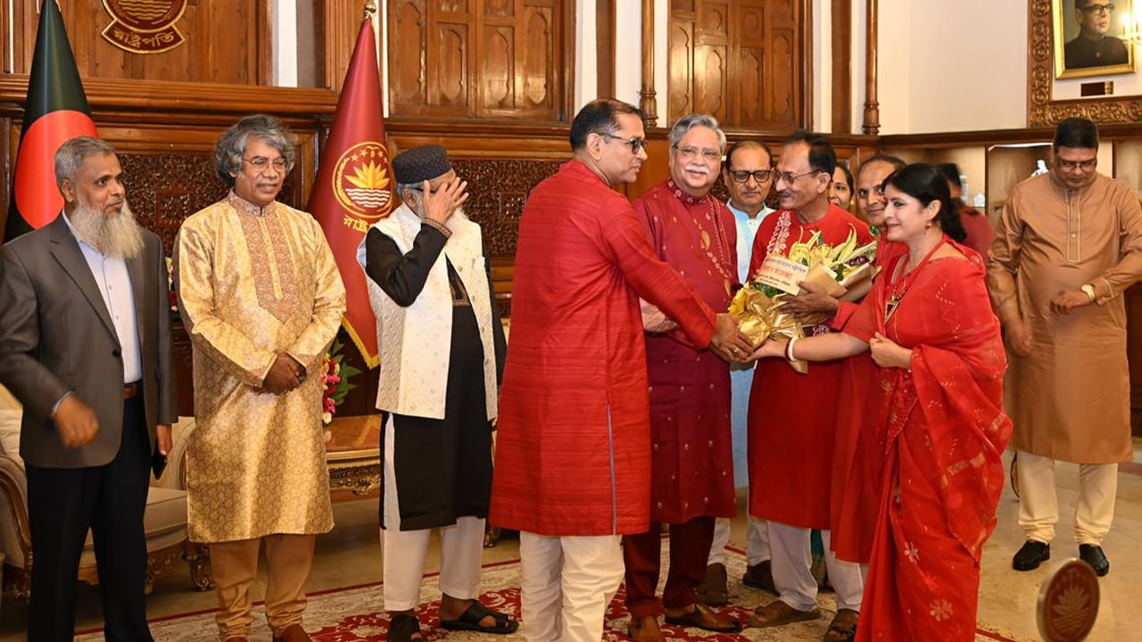 বঙ্গভবনে শারদীয় দুর্গোৎসব ও বিজয়া দশমী উপলক্ষে শুভেচ্ছা বিনিময়