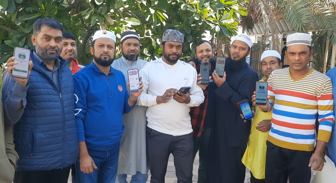 পোস্টাল ব্যালট হাতে পেয়ে প্রথমবার ভোট দেওয়ার উচ্ছ্বাসে কুয়েত প্রবাসীরা