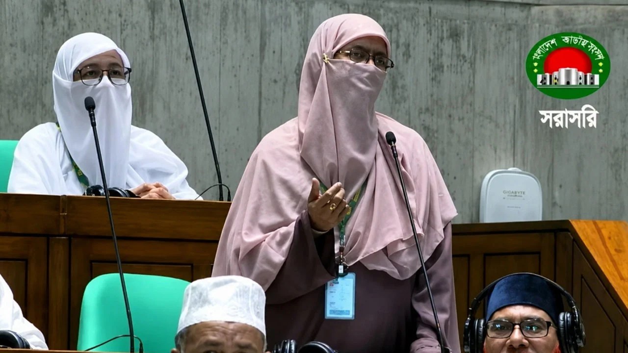 শিক্ষাক্ষেত্রে ছেলেদের অবৈতনিক সুবিধা ও বেসরকারি স্কুলের বৈষম্য দূর করার দাবি