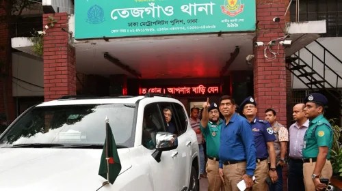 স্বরাষ্ট্রমন্ত্রীর আকস্মিক তেজগাঁও থানা পরিদর্শন ও দুই ওসিকে প্রত্যাহার