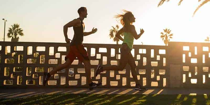 Cómo prevenir el bajo nivel de azúcar en la sangre durante los entrenamientos cardiovasculares