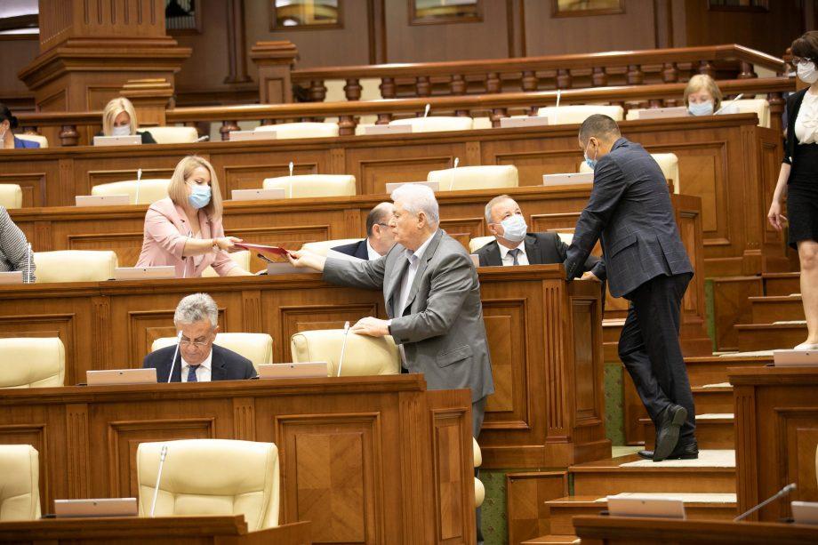 PriveÈte Live ÈedinÈa Parlamentului AstÄzi Se Va Dezbate Legea Procuraturii Èi Legea Cu Privire La Autoritatea NaÈionalÄ De Integritate Diez