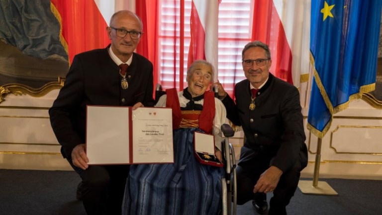 Addio a Hermine Mayr Orian, la nonna del Tirolo, morta a 106 anni. E Vienna le nega persino la cittadinanza: un vero colpo basso!