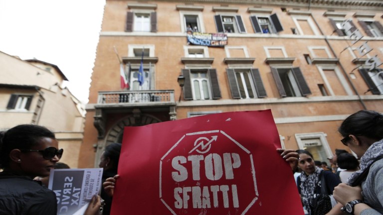 Prestiti per famiglie in crisi: la Regione Piemonte si ricorda di stanziare 7,5 milioni. Ecco chi avrà l’onore di beneficiarne e come fare per accaparrarseli