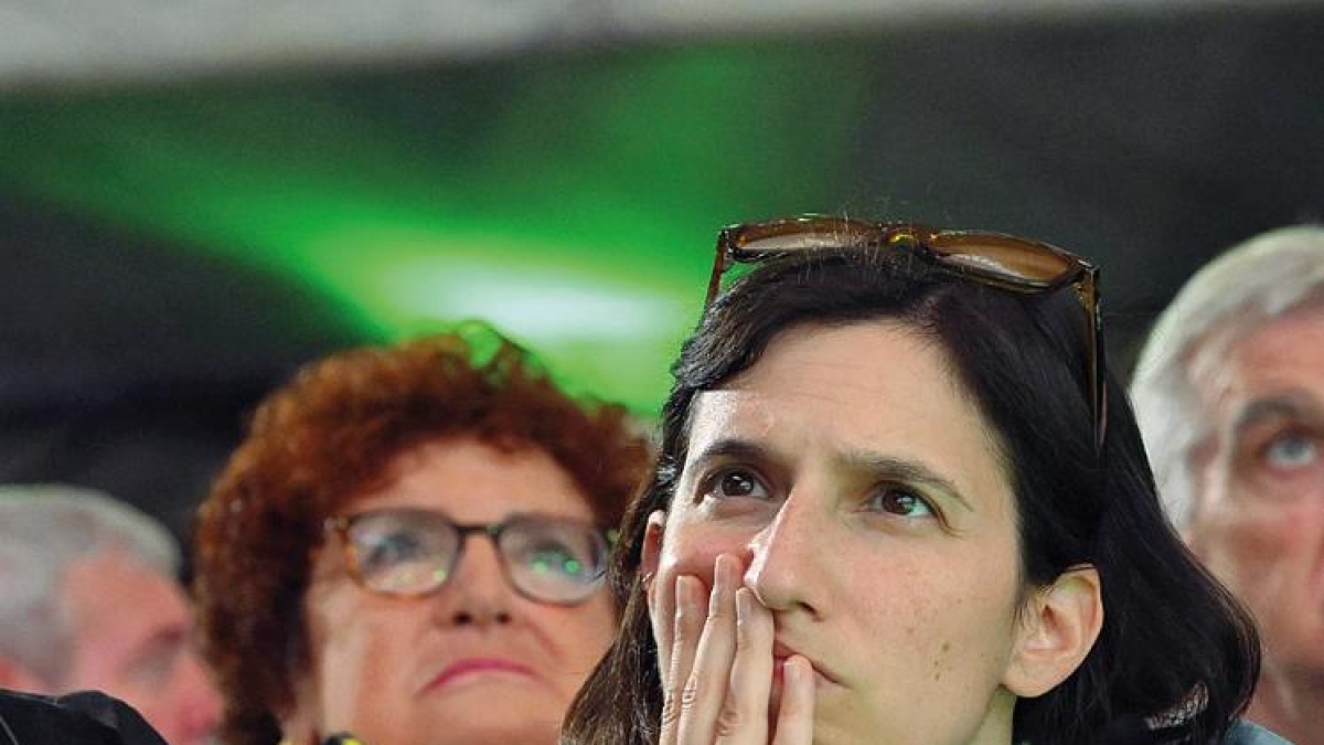 Pd in ansia per Milano ma tutti zitti e buoni dietro il sindaco Sala: Elly Schlein fa finta di ascoltarlo