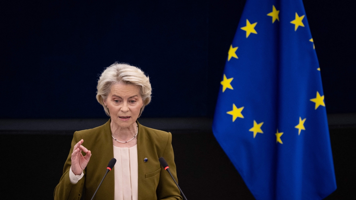 Von der Leyen sul settore auto, apre ai biocarburanti e anticipa la revisione sullo stop ai motori diesel e benzina