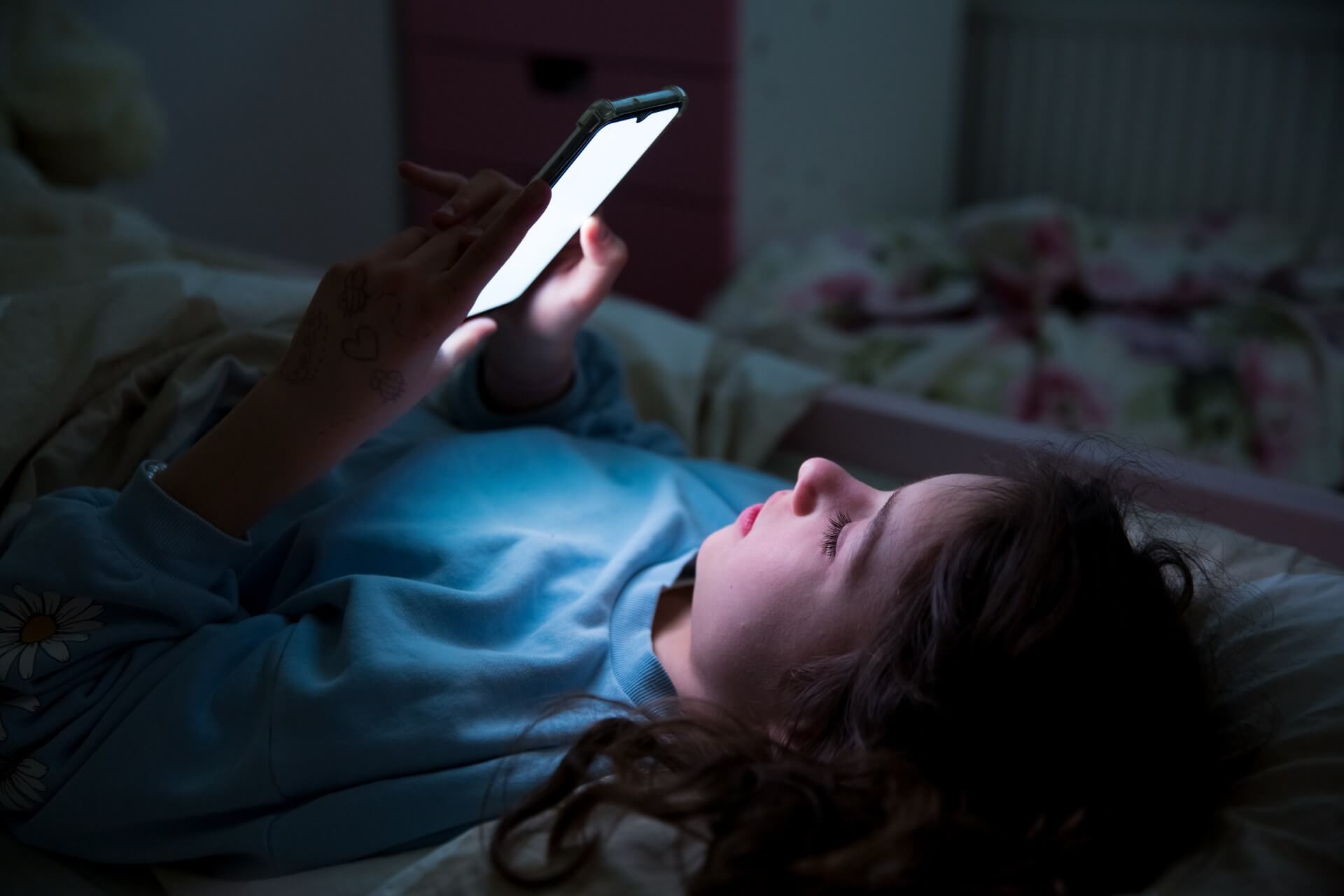 Chat Control: quando la protezione dei minori sfida la riservatezza digitale