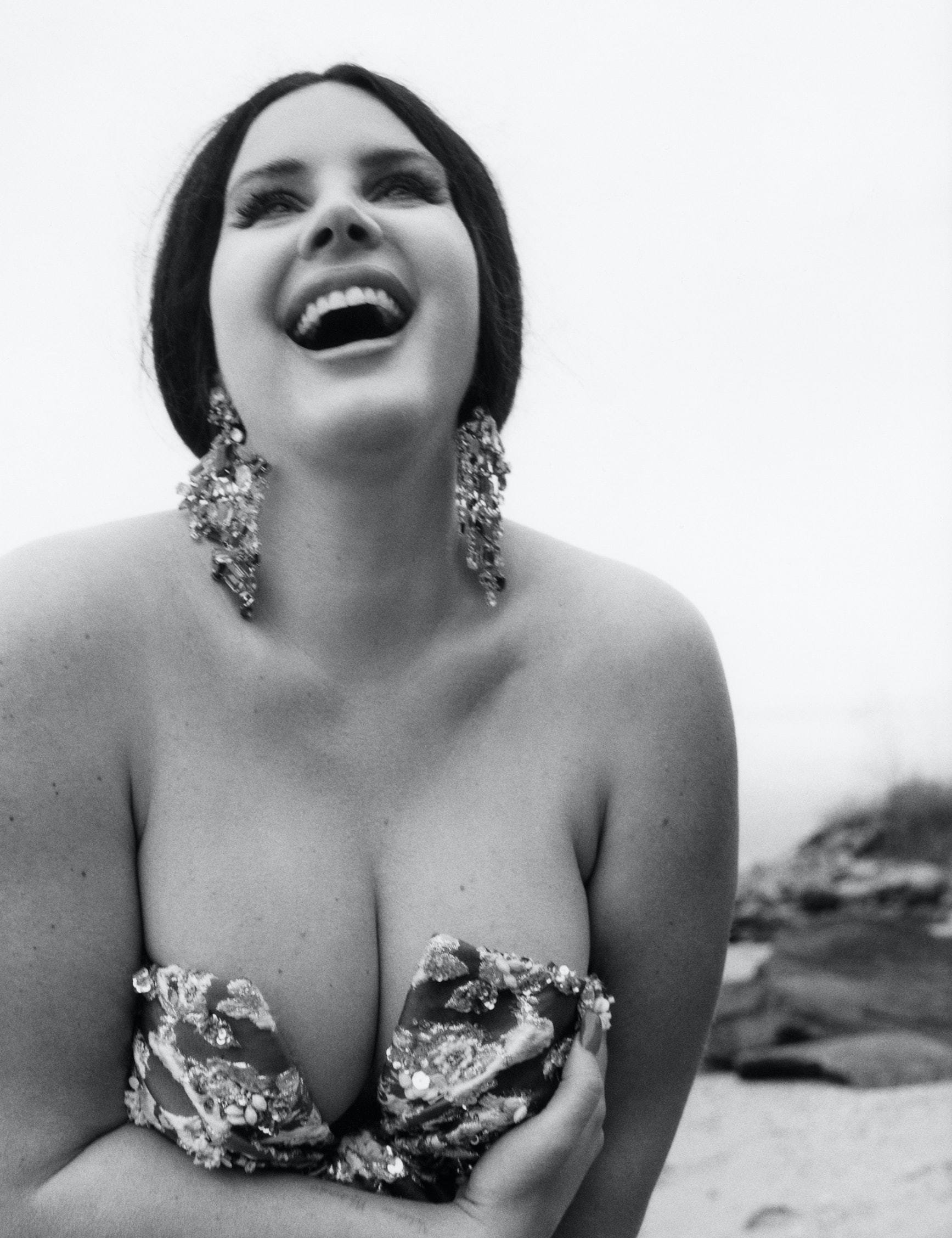 Lana Del Rey Fat Tits of the Day. Lana del rey boob job