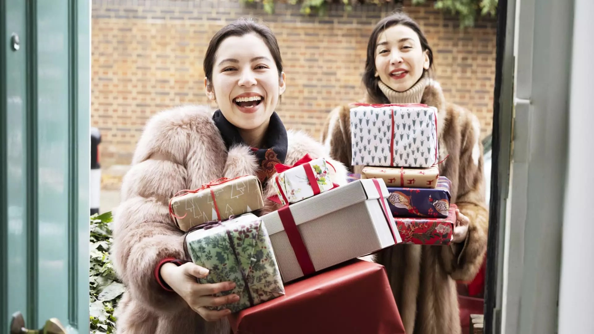 Navigating the Holiday Spending Season Wisely