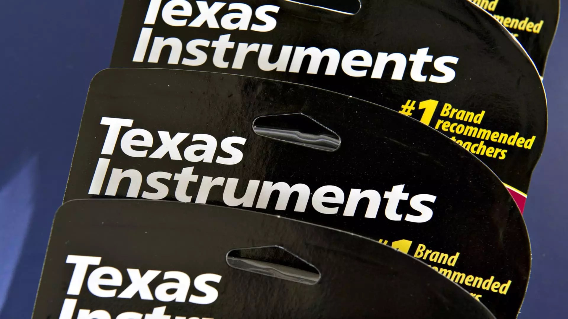 3 Dividend Giants That Deliver: Unearthing Stability Amid Economic Turbulence