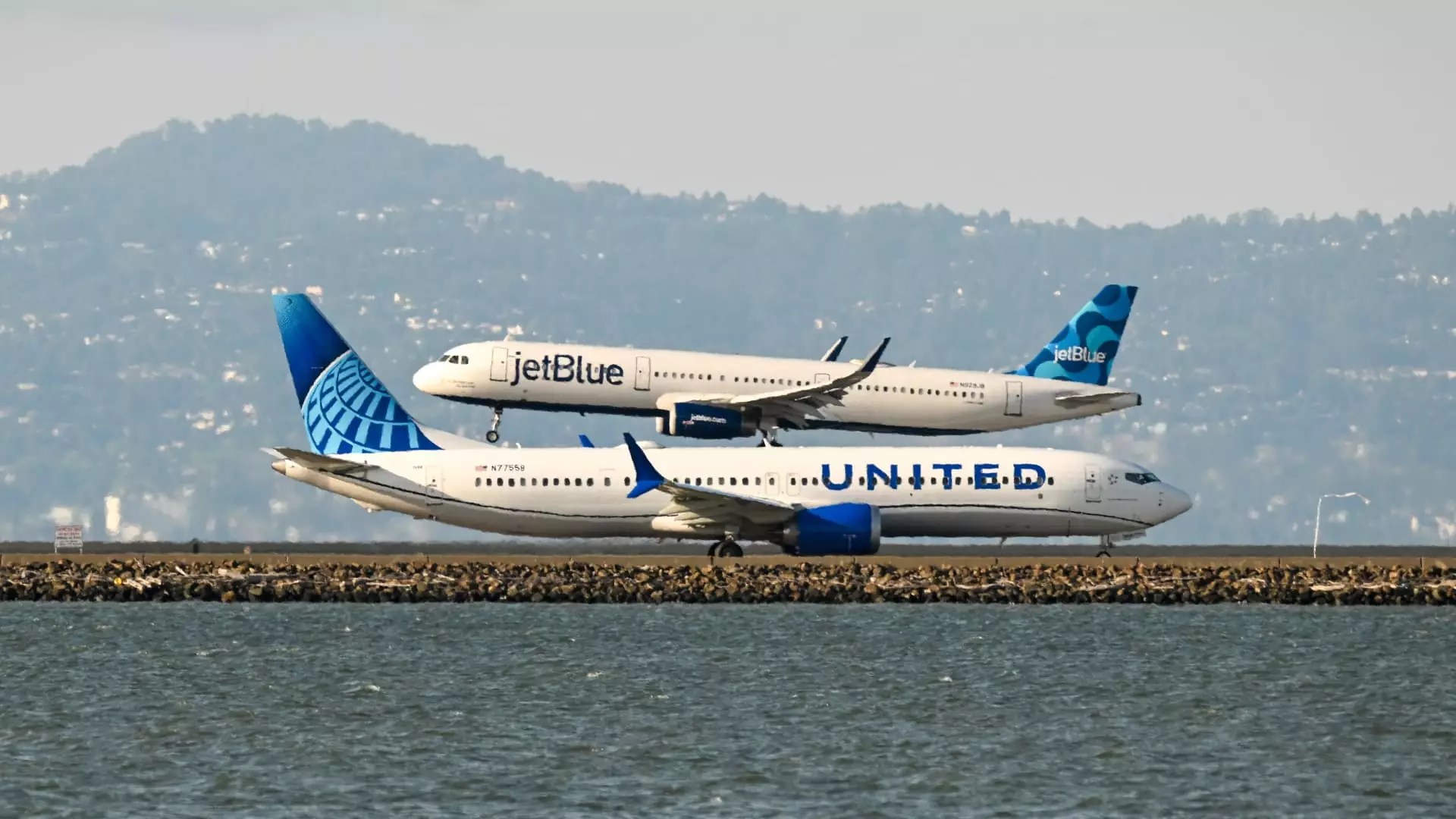 The 3 Critical Reasons United Airlines’ JetBlue Partnership Is a Game Changer for Travel Enthusiasts