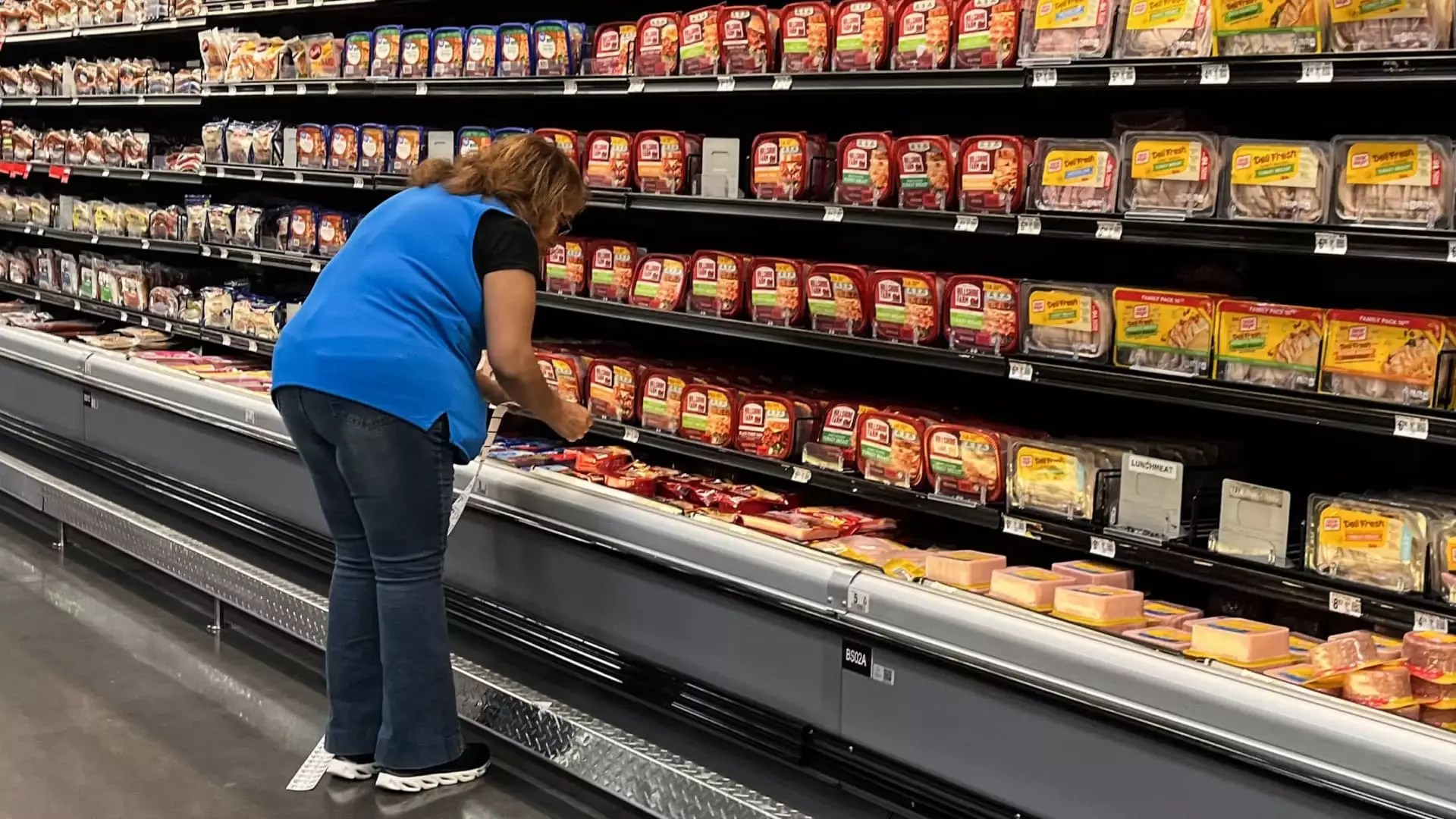 Why Walmart’s Employee Discount Expansion Fails to Address Broader Economic Challenges