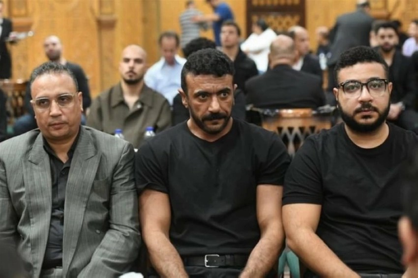 [توافد النجوم لعزاء والد محمد رمضان]