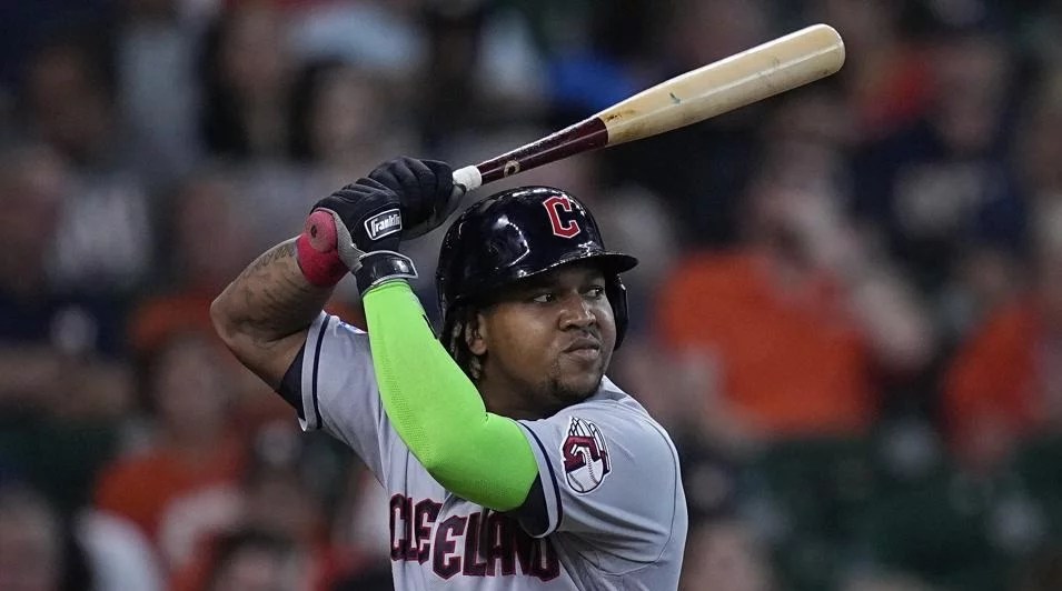 José Ramírez da triunfo a Guardianes sobre Azulejos en extras con hit de oro José Ramírez da triunfo a Guardianes sobre Azulejos en extras con hit de oro