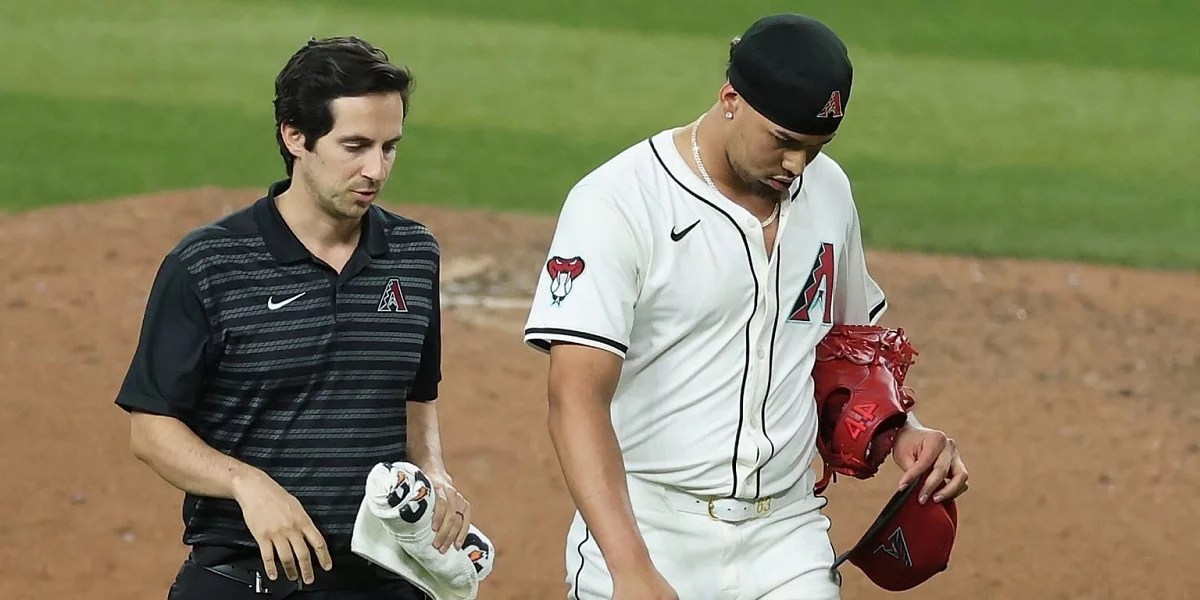Mánager de Arizona revela que el dominicano Justin Martínez se someterá a la cirugía Tommy John Mánager de Arizona revela que el dominicano Justin Martínez se someterá a la cirugía Tommy John